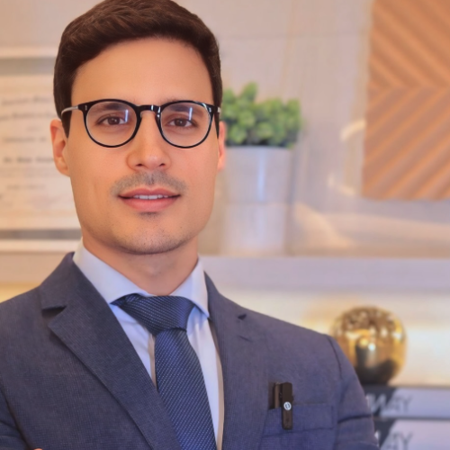 Como o Dr. Adriano Fernandes Revoluciona a Cirurgia Plástica com Tecnologia e Abordagem Humanizada