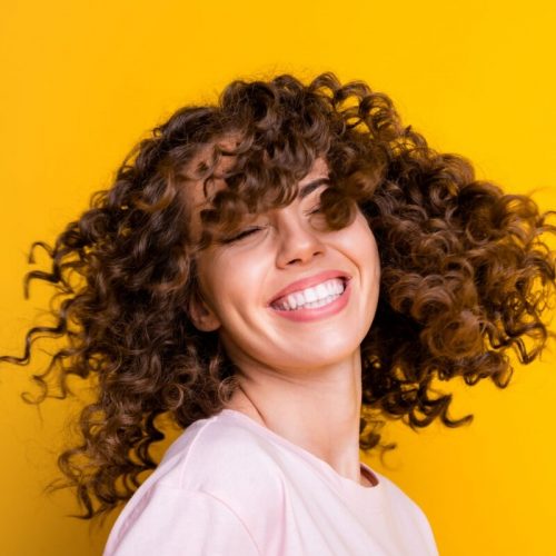 5 dicas infalíveis para manter seus cachos impecáveis no dia seguinte.