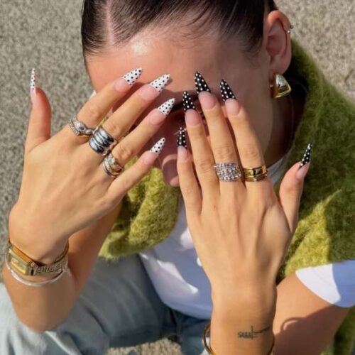 Dicas preciosas para arrasar nas festas de Natal de 2025: tendências e cores de unhas que vão fazer sucesso