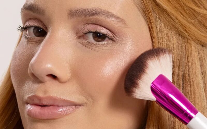 Pincéis Ruby Kisses: Transformando sua maquiagem em glamour de passarela