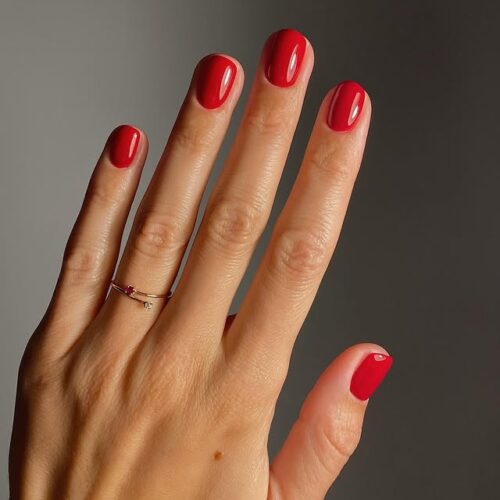 10 tons de esmalte para dar um up na sua próxima manicure com unhas curtas