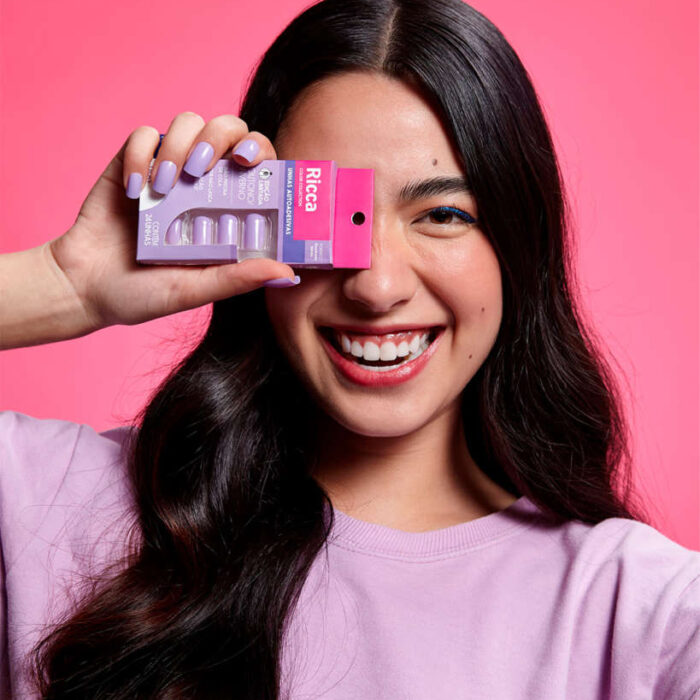 Arrase no Carnaval com unhas autoadesivas super práticas