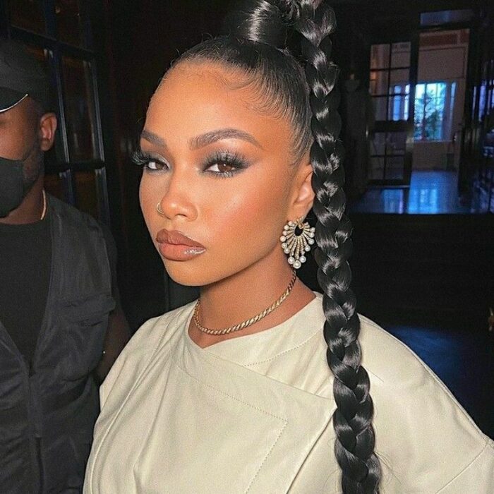 Cinco estilos de rabo de cavalo para arrasar nos bloquinhos de carnaval, sem se preocupar com o calor.