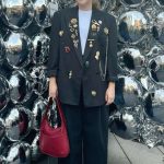 Os broches se tornam o acessório do ano de 2026