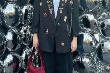 Os broches se tornam o acessório do ano de 2026