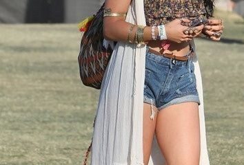 Vanessa Hudgens e o Estilo Boho Chic: A Tendência que Conquista o Coachella 2026