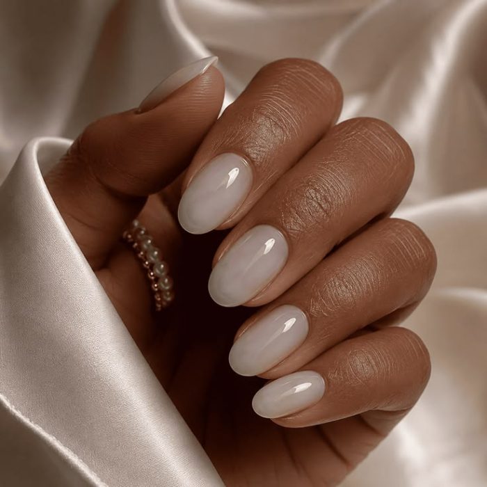 Unhas leitosas: o guia definitivo para brilhar nesta tendência de verão