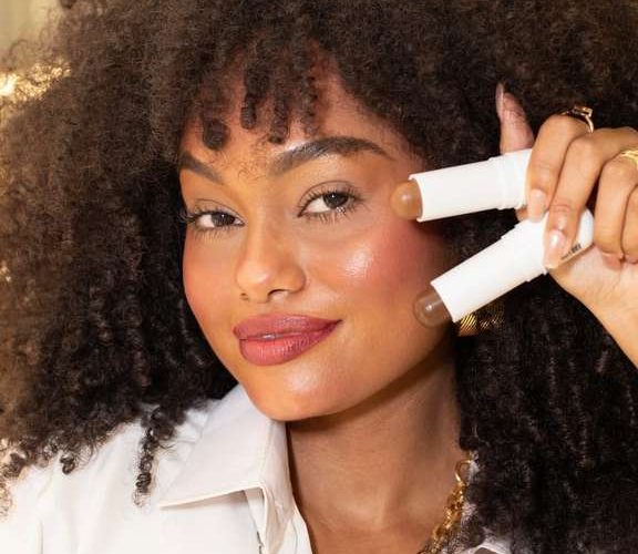 Inovações da Dalla: O universo dos perfumes sólidos, bastões multifuncionais e cuidados com a pele